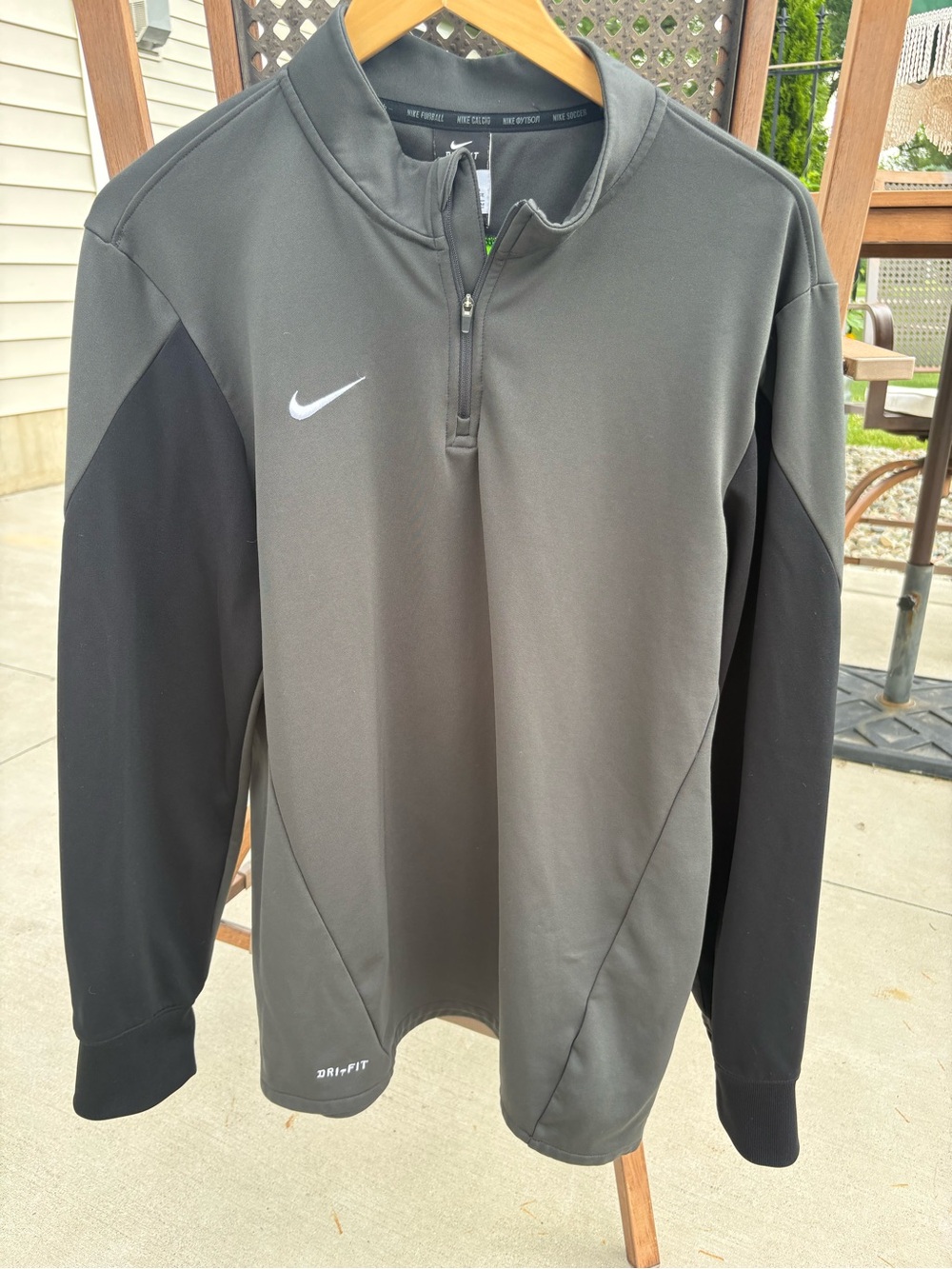 Nike Men’s Black & Dark Gray Quarter-Zip Performance Jacket-Size M